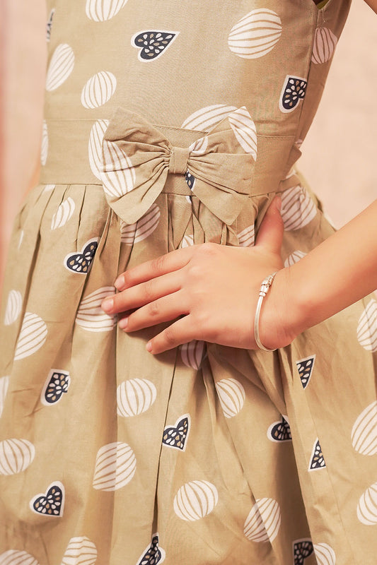 Pariari Girls Sleeveless Beige Heart & Bubble Bow Frock
